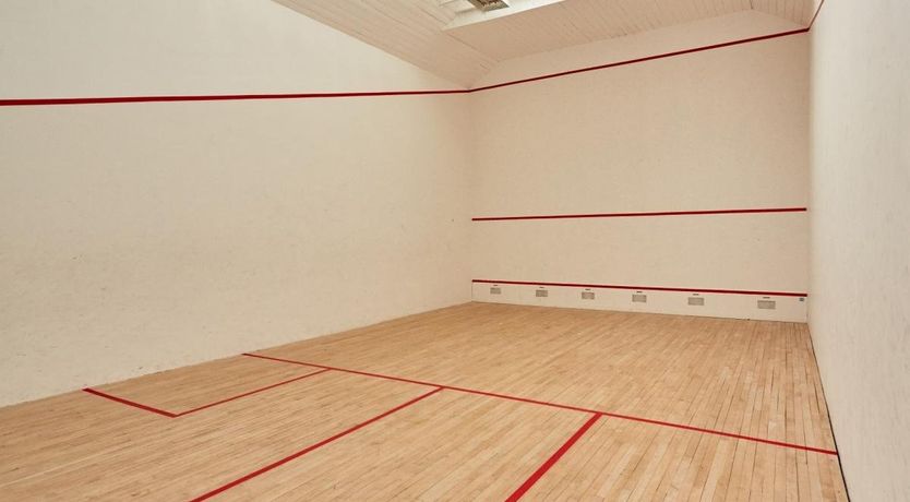 Photo of 8 Bed in Lyonshall