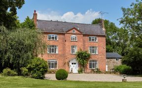 Photo of 8 Bed in Kington