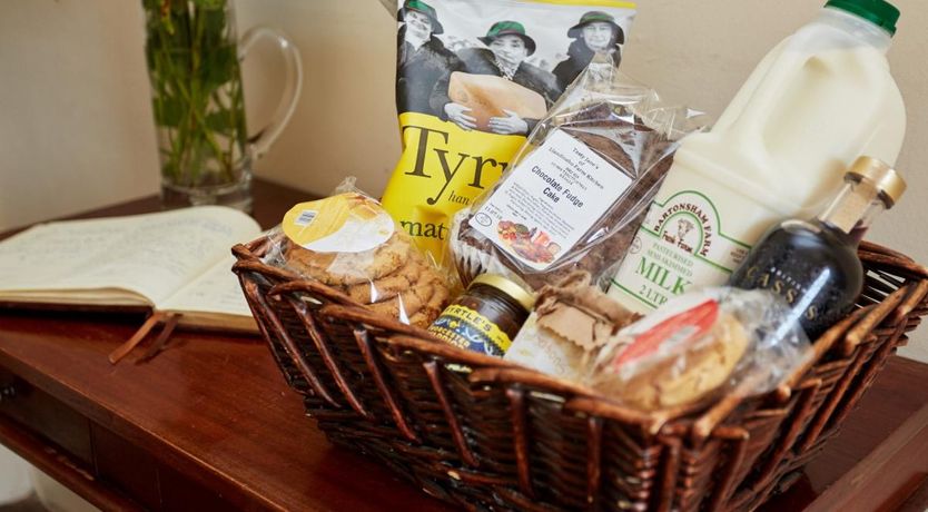 Photo of 8 Bed in Lyonshall