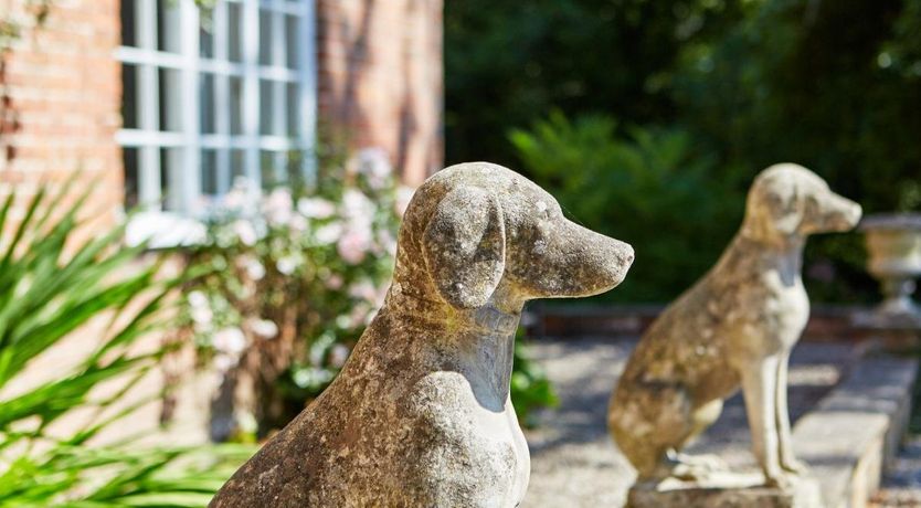 Photo of 8 Bed in Lyonshall