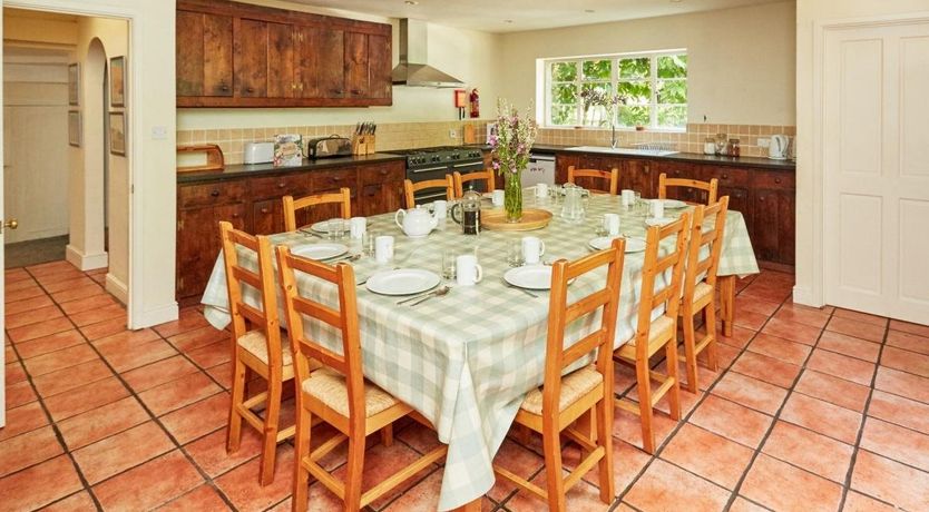 Photo of 8 Bed in Lyonshall