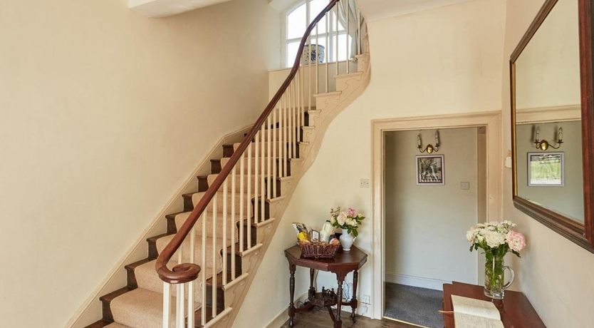 Photo of 8 Bed in Lyonshall