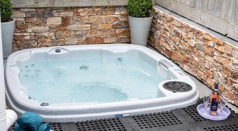 Photo of 2 Bed in Westward Ho