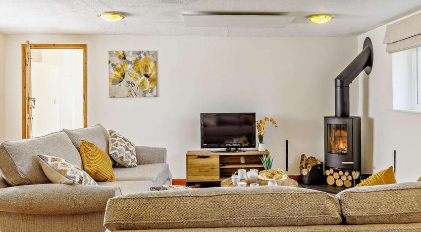 Photo of 3 Bed in Atherington