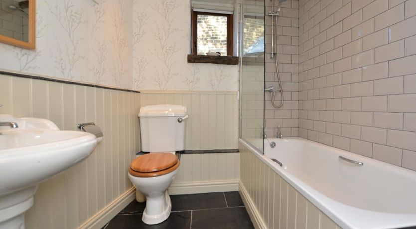 Photo of 2 Bed in High Peak