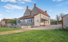 Photo of 5 Bed in Wells