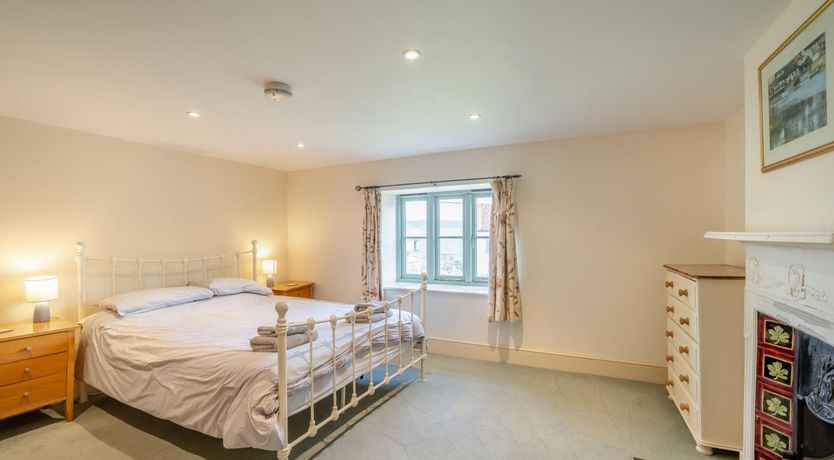 Photo of 5 Bed in Wells