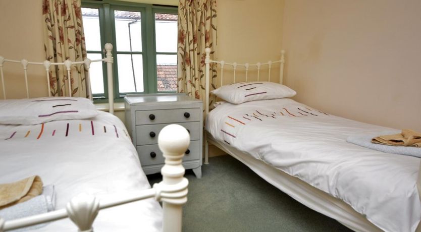 Photo of 5 Bed in Henton