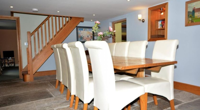 Photo of 5 Bed in Henton