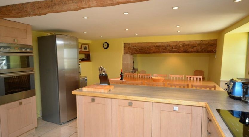 Photo of 5 Bed in Henton