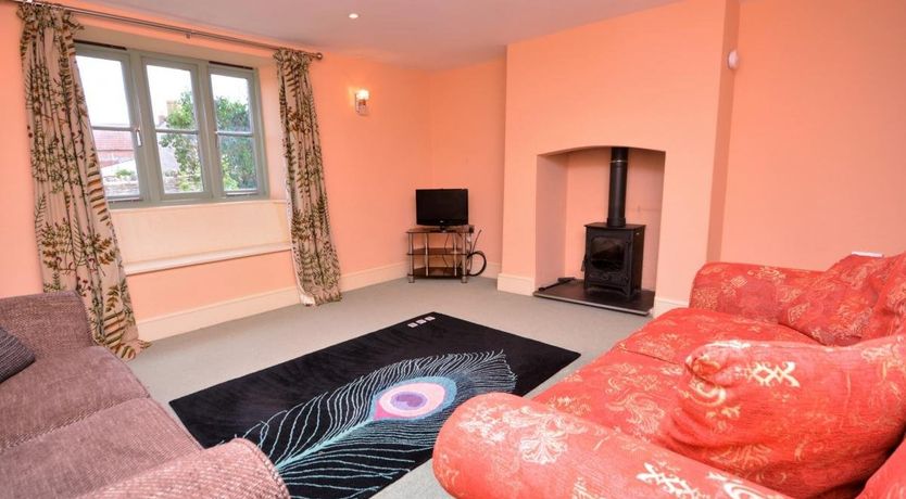 Photo of 5 Bed in Henton