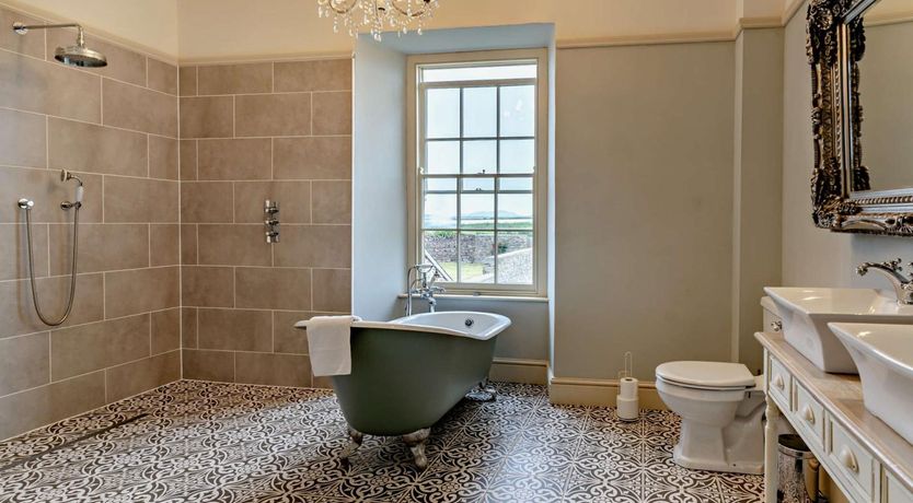 Photo of 5 Bed in Haverfordwest