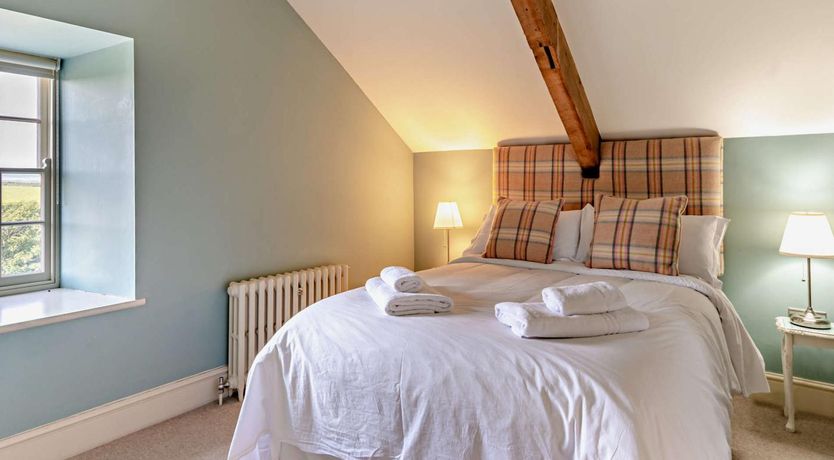 Photo of 5 Bed in Haverfordwest