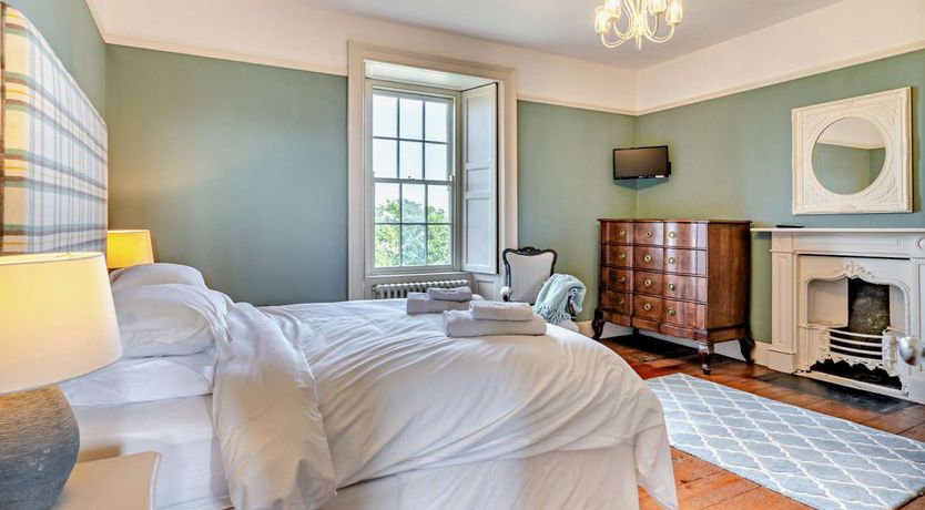 Photo of 5 Bed in Haverfordwest