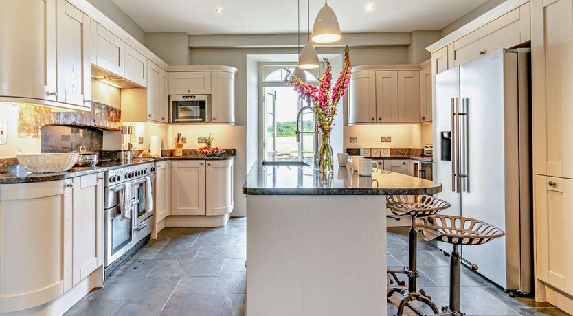 Photo of 5 Bed in Haverfordwest