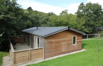 6 Streamside Holiday Cottage