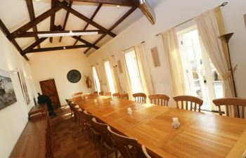 Tregoninny Vineyard and Woodland Farmhouse Holiday Home