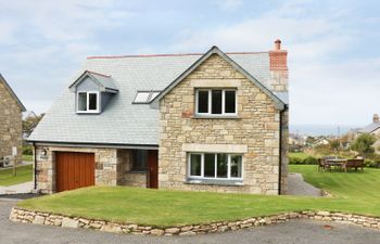 Myles View Holiday Cottage