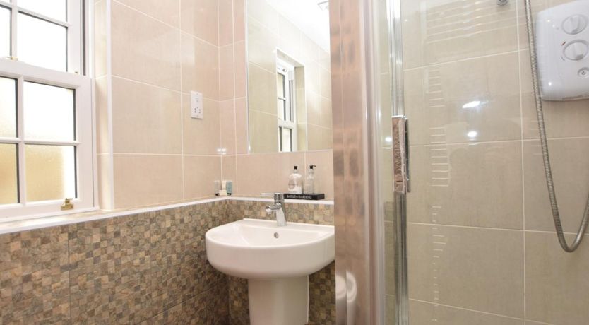 Photo of 2 Bed in Roslin