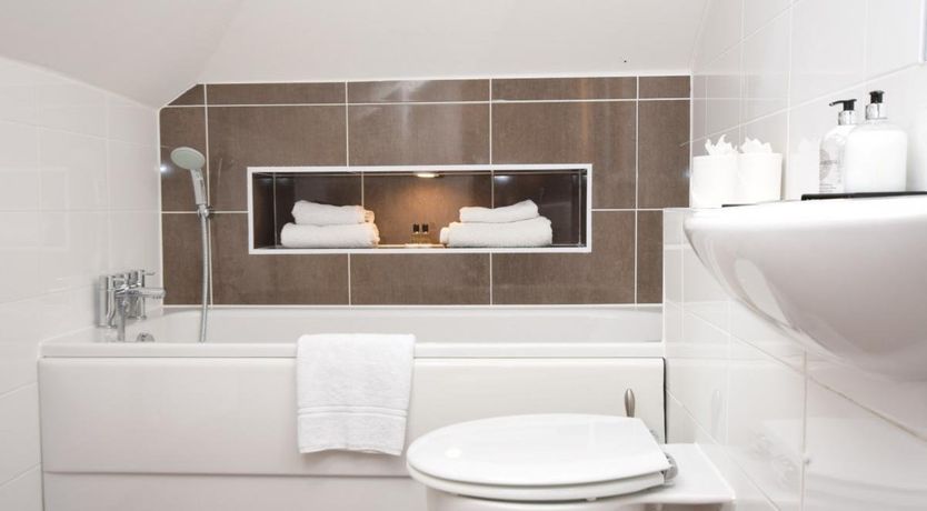 Photo of 2 Bed in Roslin