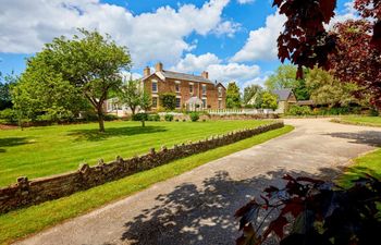 7 Bed in Lydney Holiday Cottage