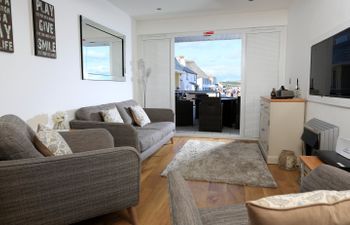 1 At The Beach Holiday Cottage
