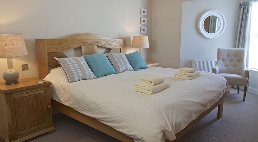 Photo of 2 Hamstone Court