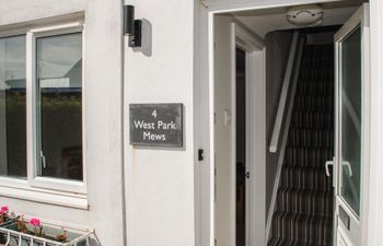 4 West Park Mews Holiday Cottage