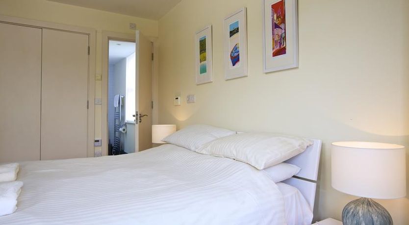 Photo of 6 Combehaven