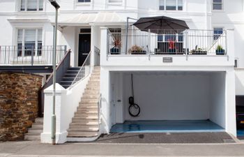 Lower Fernlea Apartment