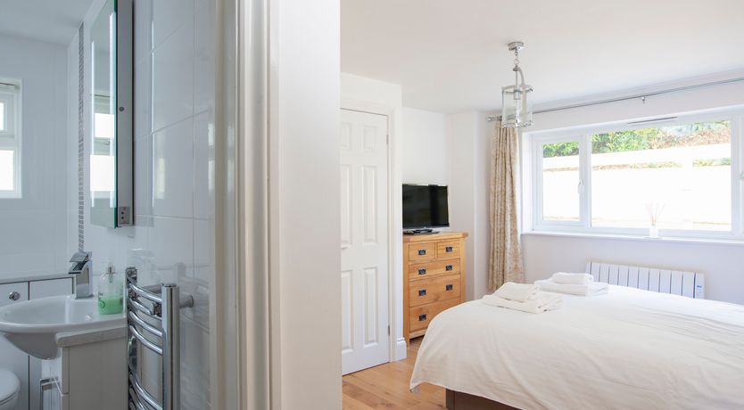 Photo of 1 Lyndhurst