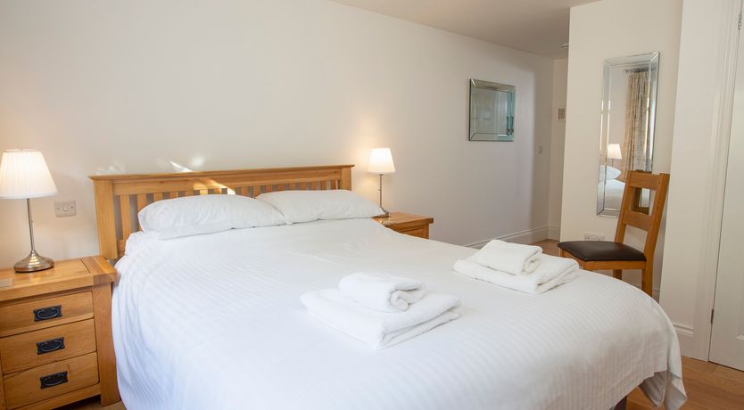 Photo of 1 Lyndhurst