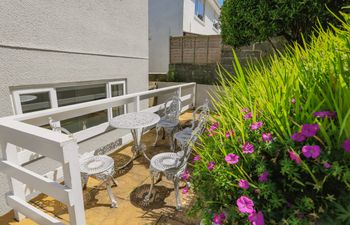 1 Lyndhurst Apartment