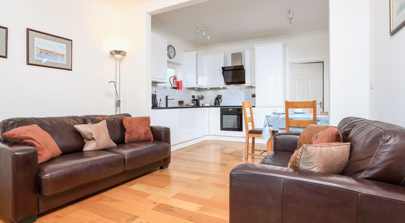 Photo of 1 Lyndhurst