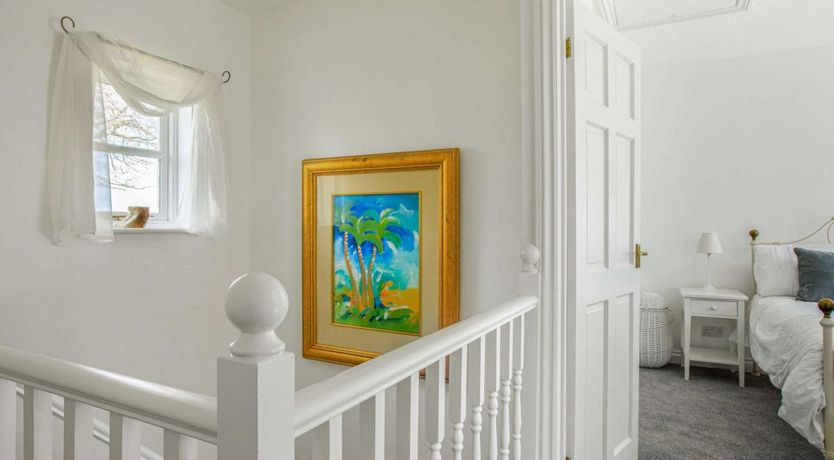 Photo of 3 Bed in Rousdon