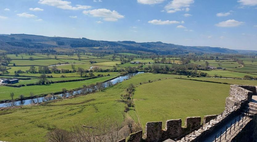 Photo of 1 Bed in Llandyfan
