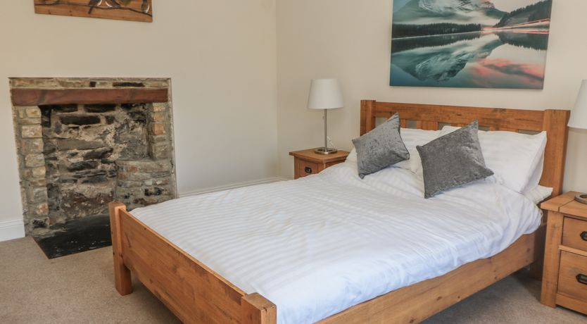 Photo of Hare & Hounds House