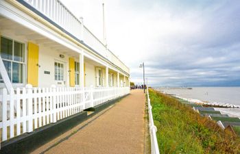 5 East Cliff Holiday Home