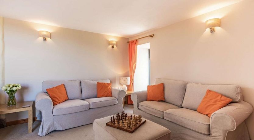 Photo of 2 Bed in Monkokehampton