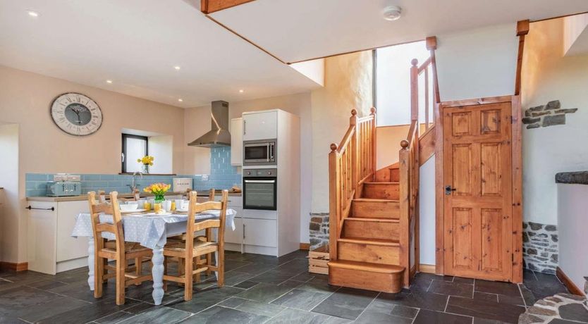 Photo of 2 Bed in Monkokehampton