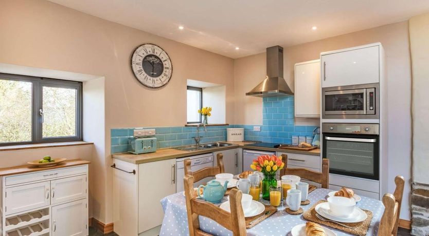 Photo of 2 Bed in Monkokehampton