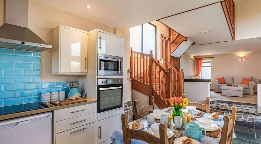 Photo of 2 Bed in Monkokehampton