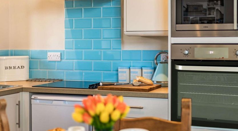 Photo of 2 Bed in Monkokehampton