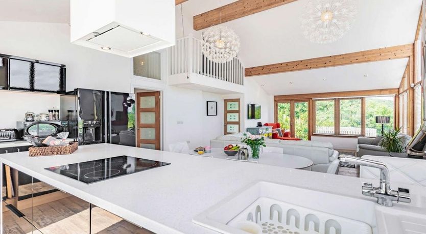 Photo of 3 Bed in Freshwater East