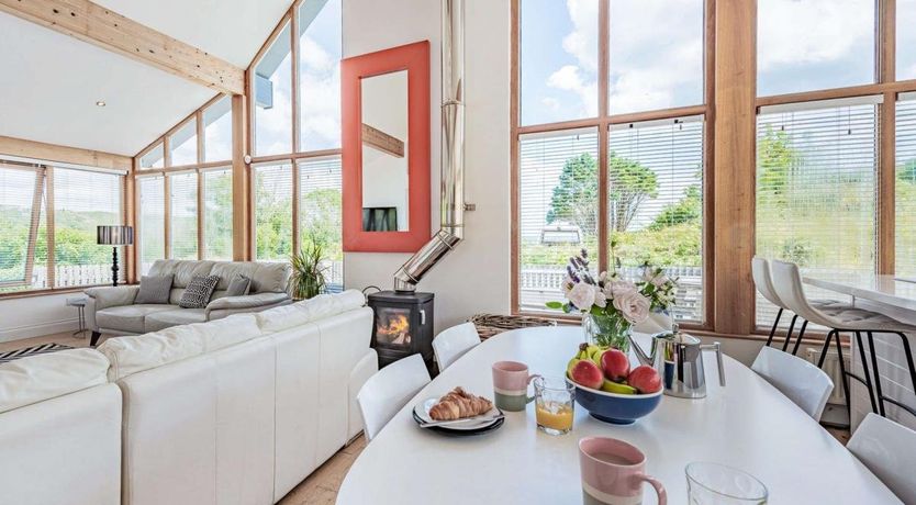 Photo of 3 Bed in Freshwater East