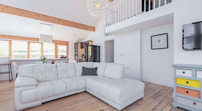 Photo of 3 Bed in Freshwater East