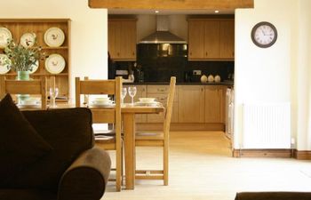 Tithe Barn, Lyneham Holiday Cottage