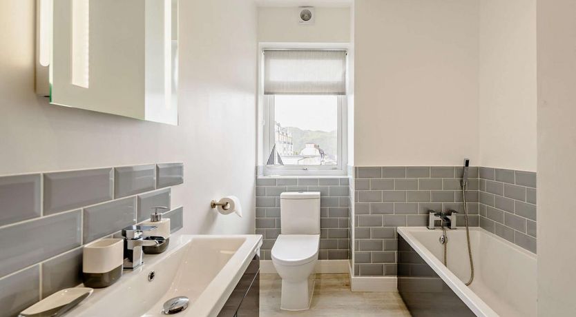 Photo of 6 Bed in Ilfracombe