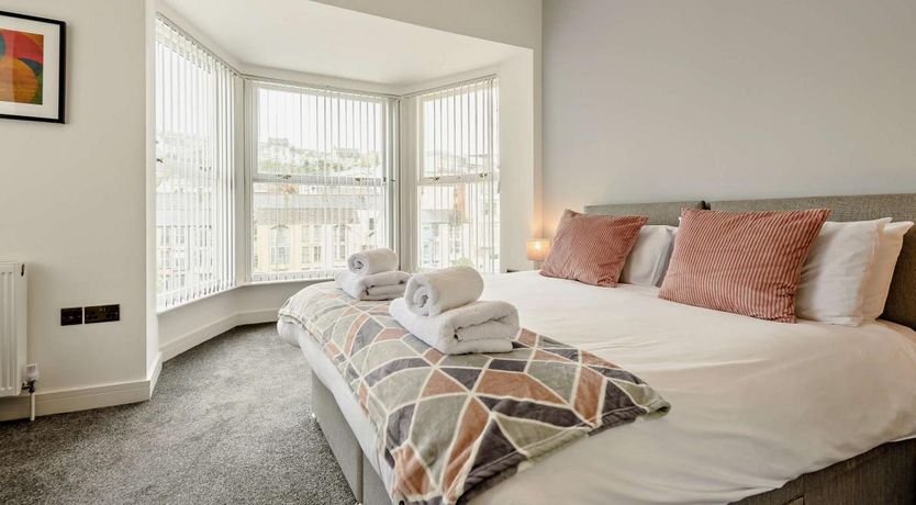 Photo of 6 Bed in Ilfracombe