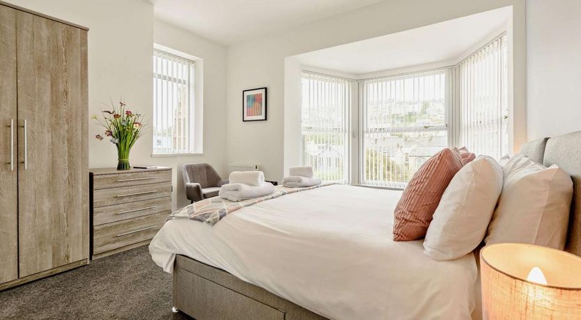 Photo of 6 Bed in Ilfracombe